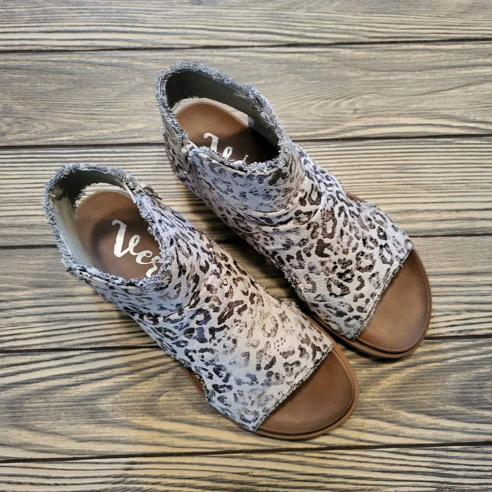 Cheetah Print Sandals - Picture 4 of 4